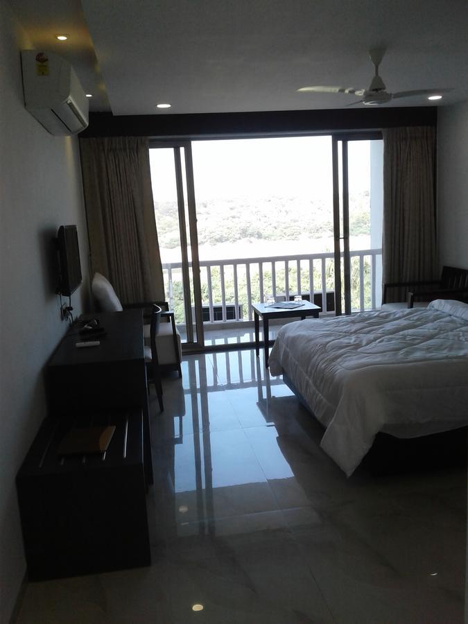 Derol The Meera Hotel المظهر الخارجي الصورة
