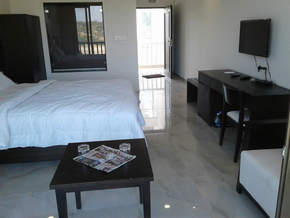 Derol The Meera Hotel المظهر الخارجي الصورة