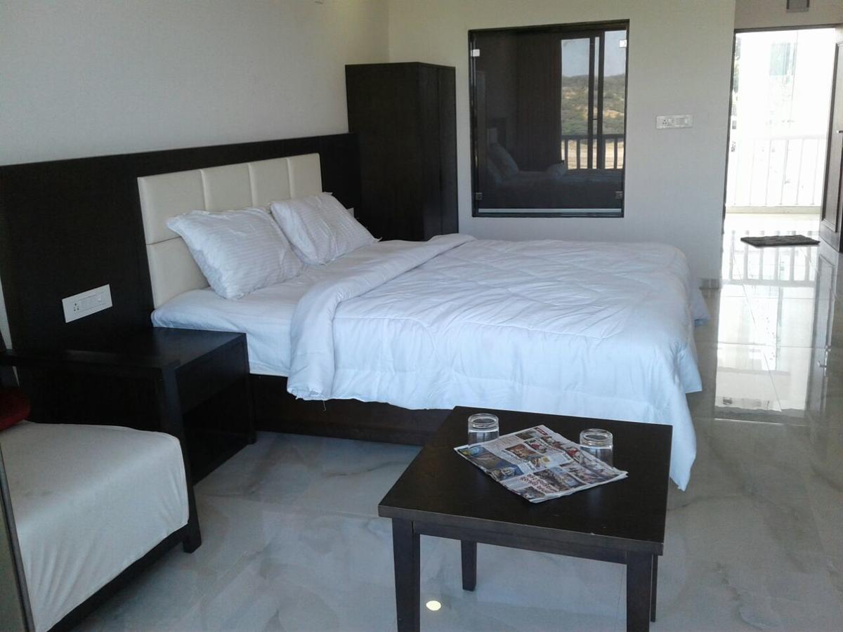 Derol The Meera Hotel المظهر الخارجي الصورة