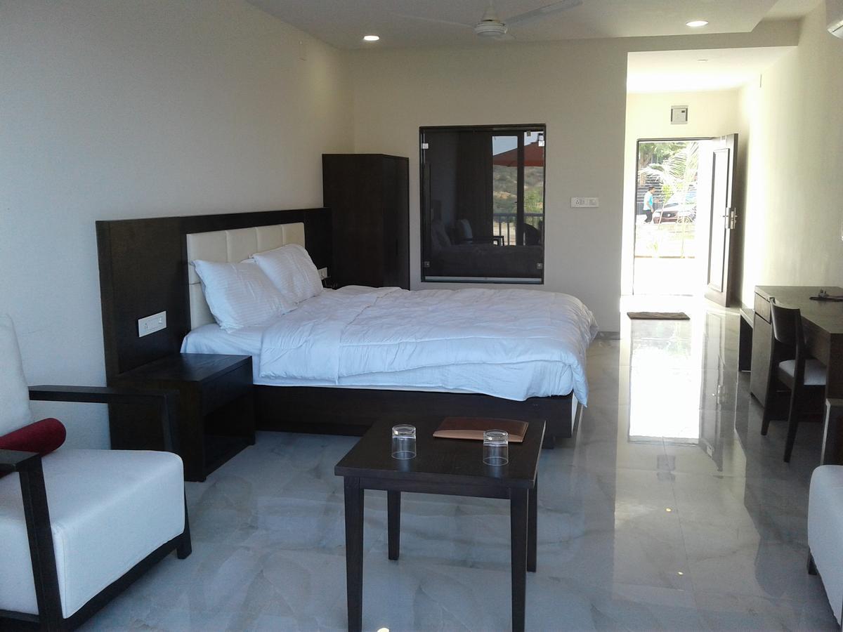 Derol The Meera Hotel المظهر الخارجي الصورة